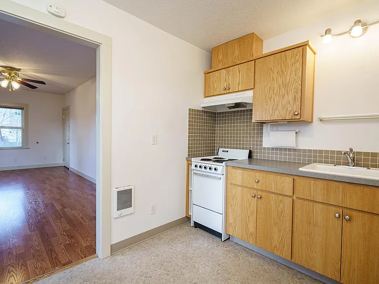 2703 E 8th St #1 — Photo 10