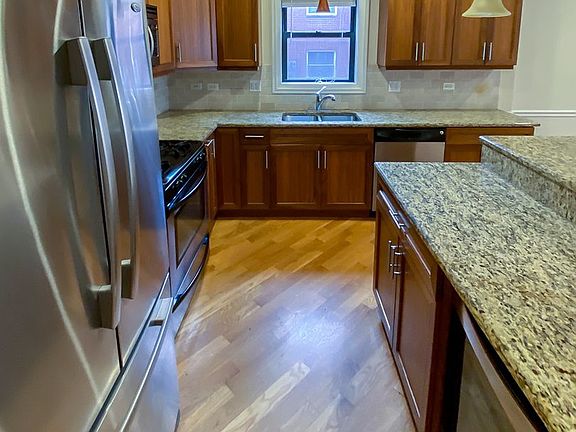 3rd image of 3235 N Kenmore Ave #1C