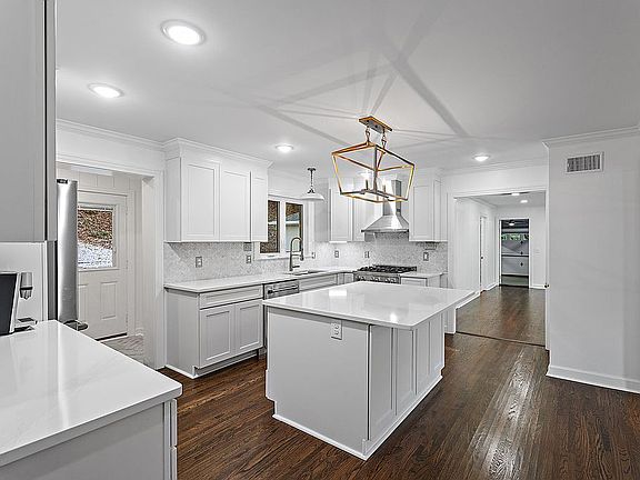 4th image of 6617 Ellesmere Rd