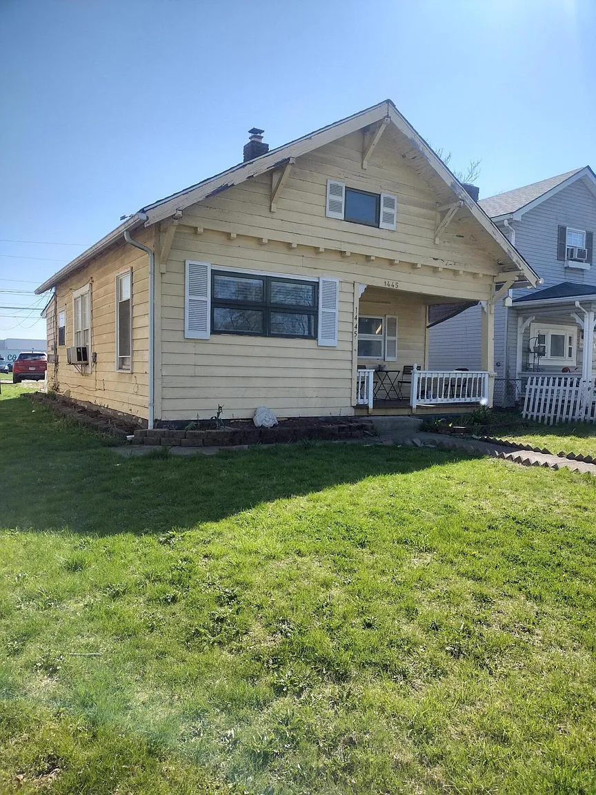 1445 Gibbard Ave photo 1