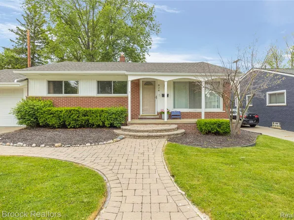 828 W Baker Ave, Clawson, MI 48017