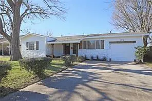 506 Azalea St — Photo 2