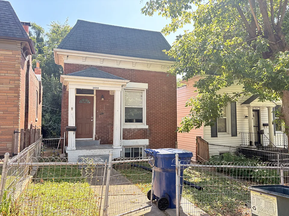 2000 Kraft St