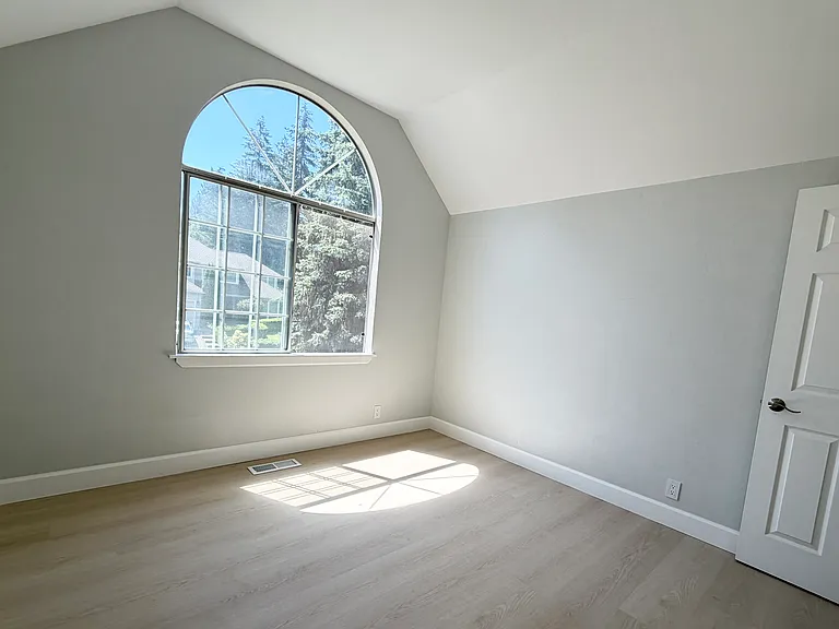23820 SE 40th Pl — Photo 15