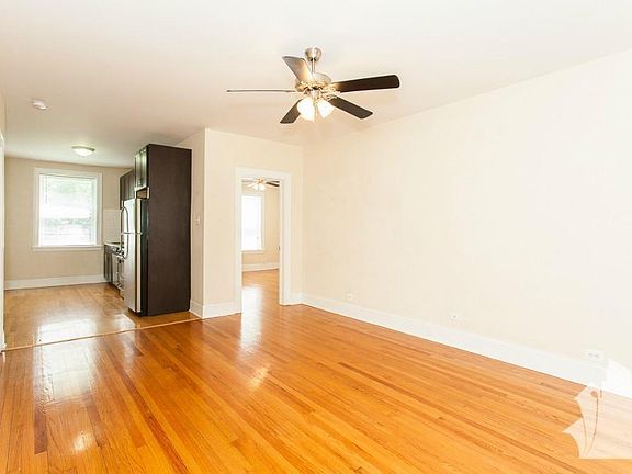 4th image of 1921 W Winona St #414