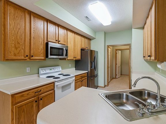 3rd image of 10525 Hickory Dr APT 1