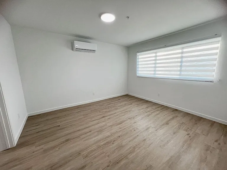 1577 N Fair Oaks Ave — Photo 3