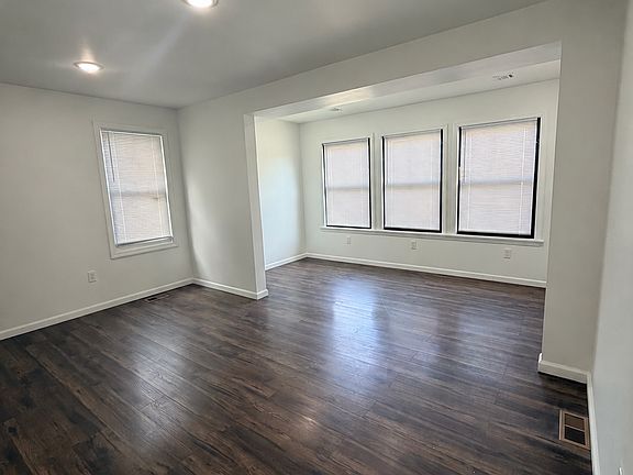 5th image of 210-212 Goldsmith Ave #1