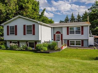 5513 Holtz Rd, Farmington, NY 14425