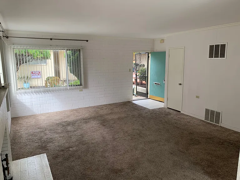 438 Rosemont St #438 — Photo 4