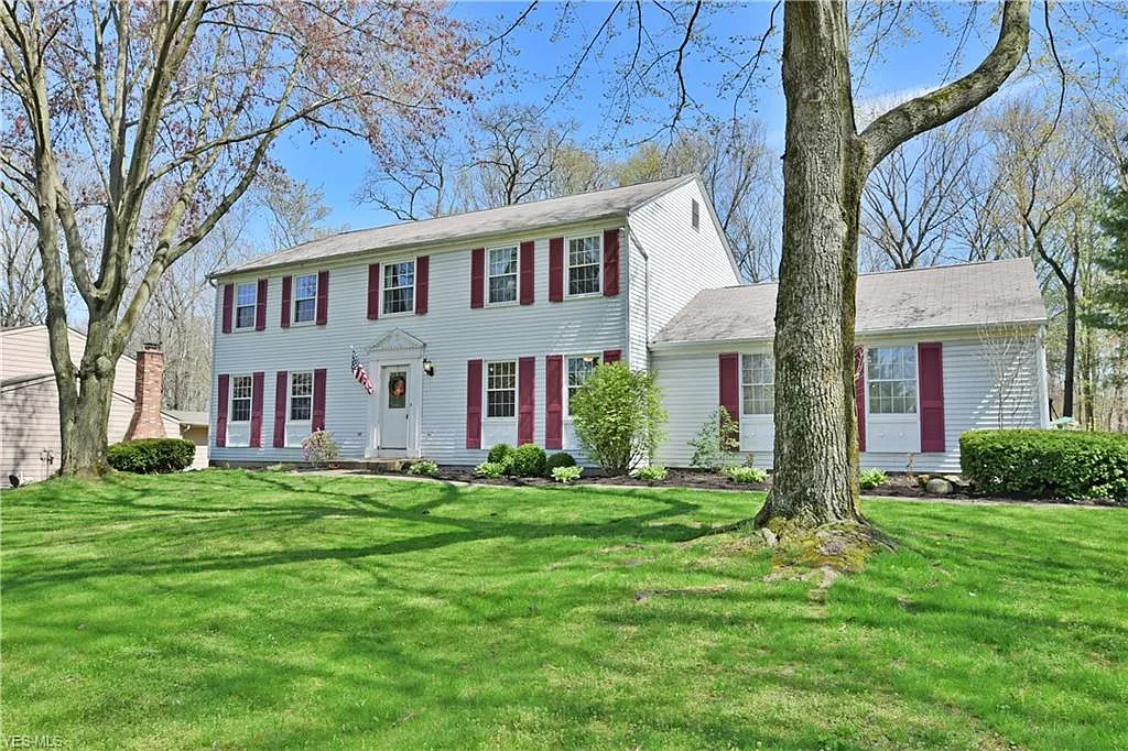 8625 Carriage Hill Dr NE photo 1