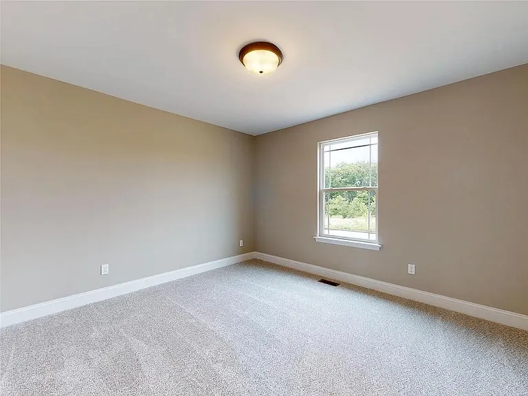 1047 Timber Bluff Dr — Photo 10