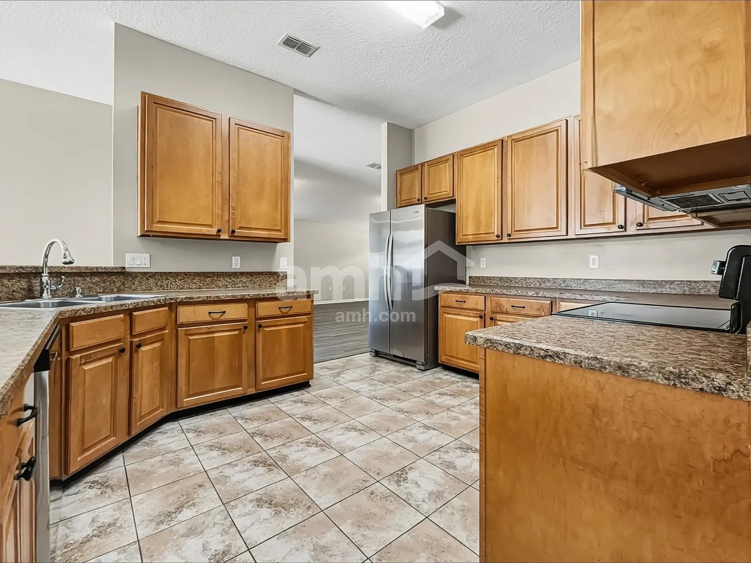 4 bed, 3.0 bath, 2413 sqft, $2,305 — Photo 4