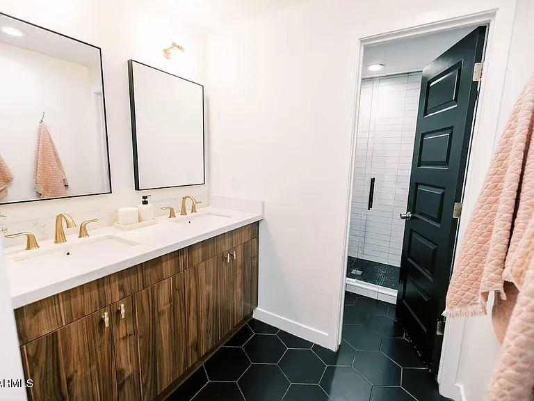 8624 E Valley View Rd — Photo 15