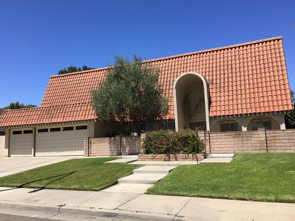 Landscaped privacy courtyard
