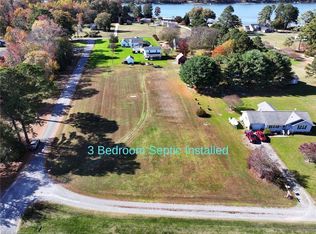 7 Family Ln, Cobbs Creek, VA 23035