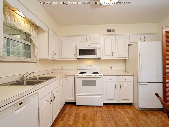 5th image of 6017 Skylark Ln