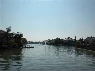 2nd image of 685 Manitoba Ct