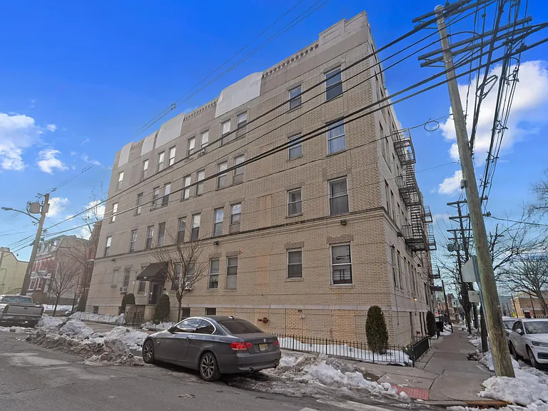 149 Grant Ave #2C — Photo 16