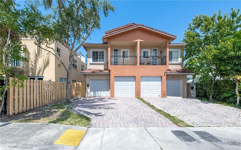 1st image of 819 SW 7th Ave
