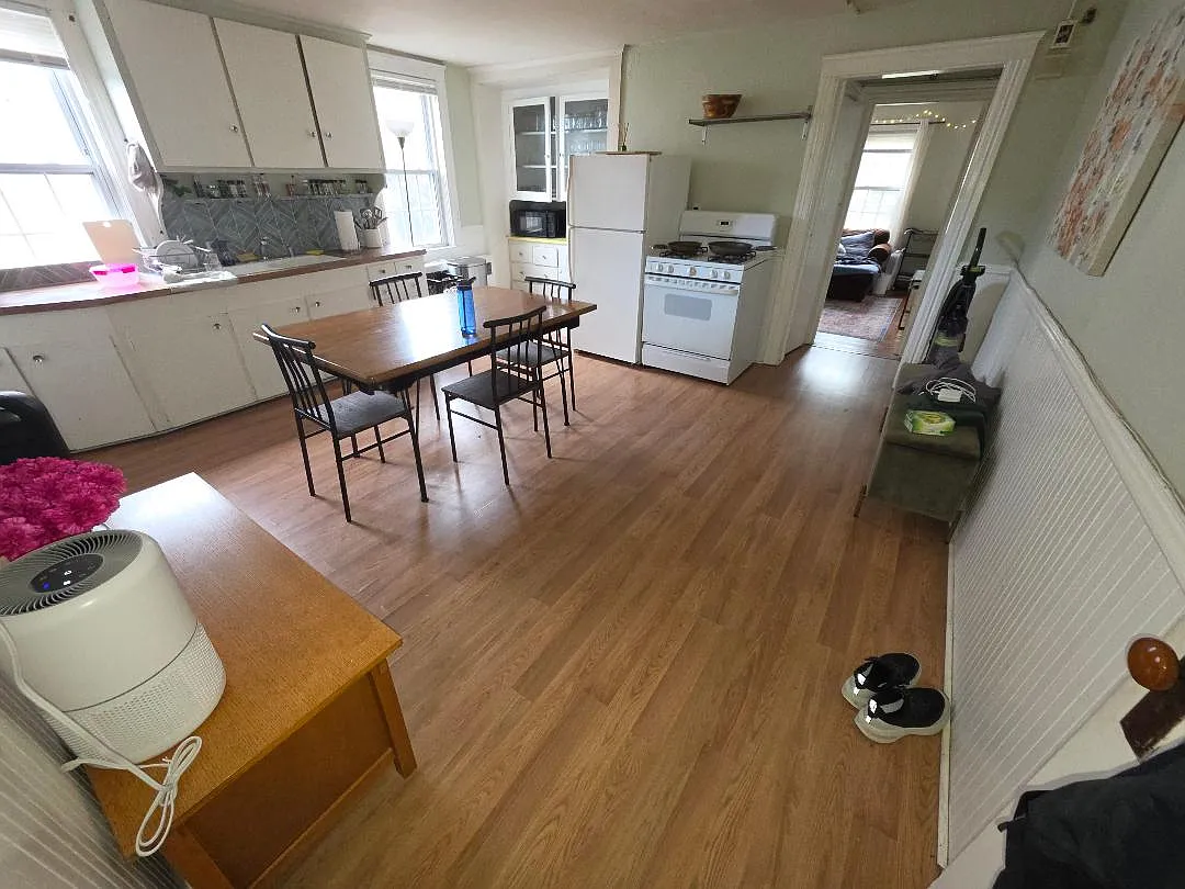 2 bed, 800 sqft, $1,900 — Photo 3