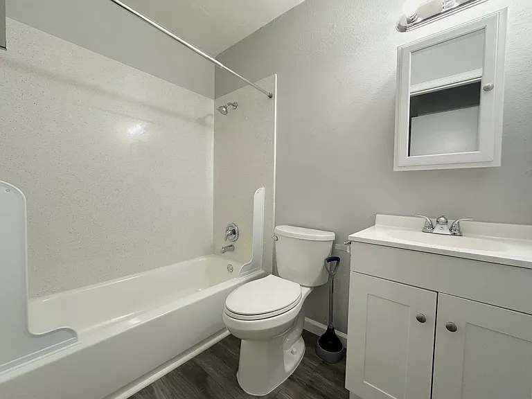 630 N Van Buren St — Photo 13