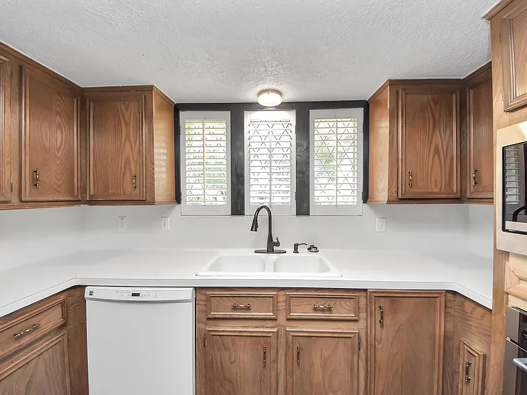 7510 Renmark Ln — Photo 33