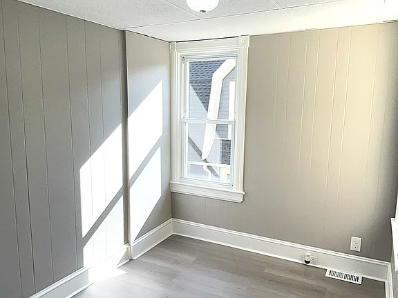 3rd image of 734 Chestnut St