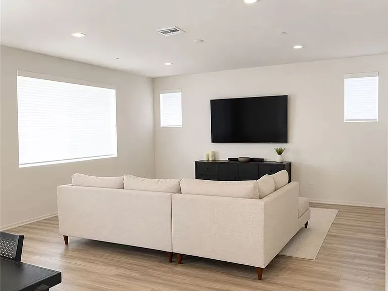 32904 Earlsburn Cir — Photo 4