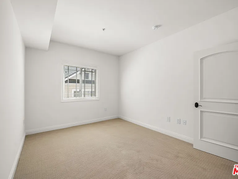 837 Crenshaw Blvd #301 — Photo 47