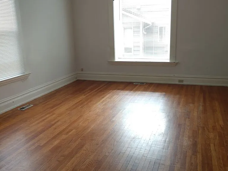 2228 Yew St — Photo 3