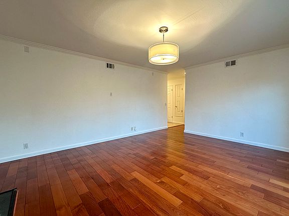 5th image of 1717 Gladstone Ave