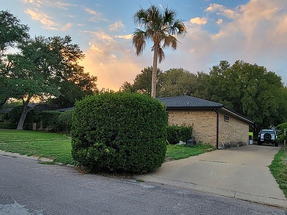3rd image of 7933 Skylake Dr