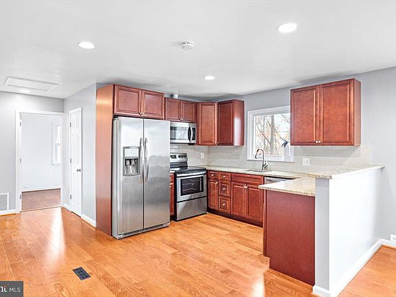 5th image of 202 Mountain Dew Ln