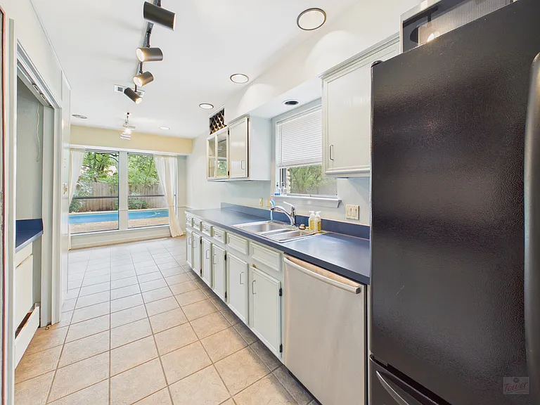 4409 Twisted Tree Dr — Photo 13