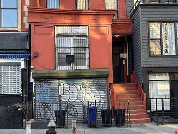 5th image of 153 Tompkins Ave