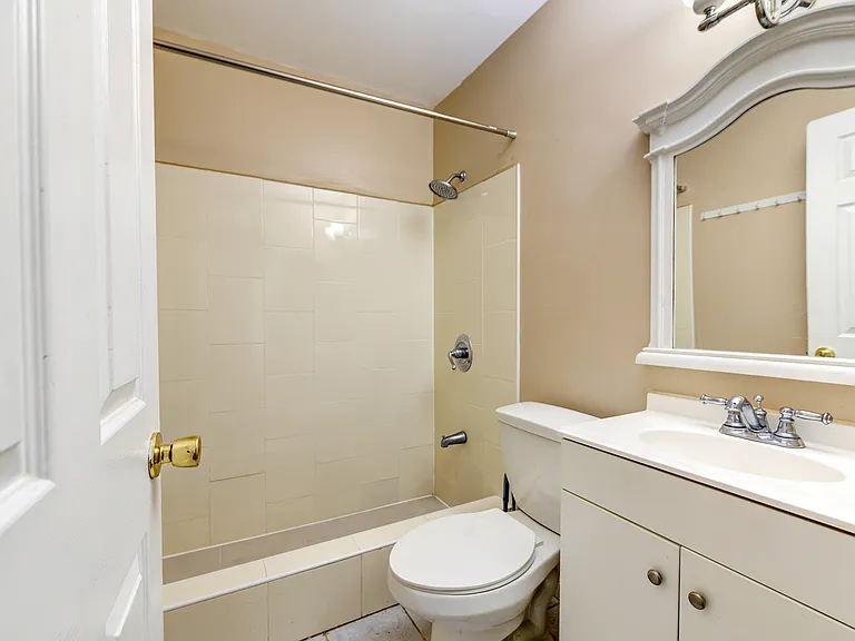 655 Lexington Park — Photo 19