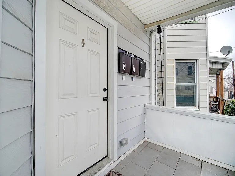 209 N 4th St #1 — Photo 7
