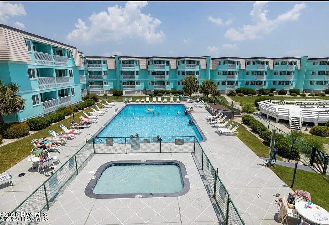 2 bed, 2.0 bath, 890 sqft, $1,800 — Photo 1