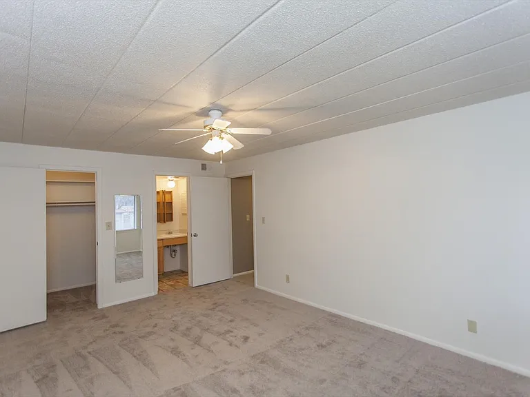 Montclair Place — Photo 23