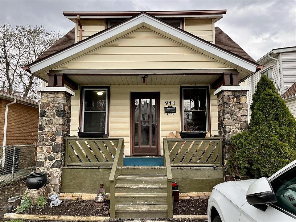 1st image of 944 McKay Ave