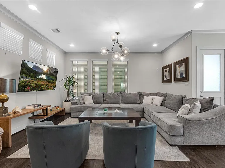 1512 Dyer Lake Ln — Photo 3
