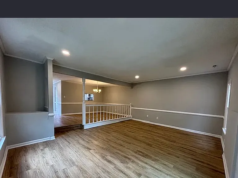 5569 Campus Dr — Photo 2