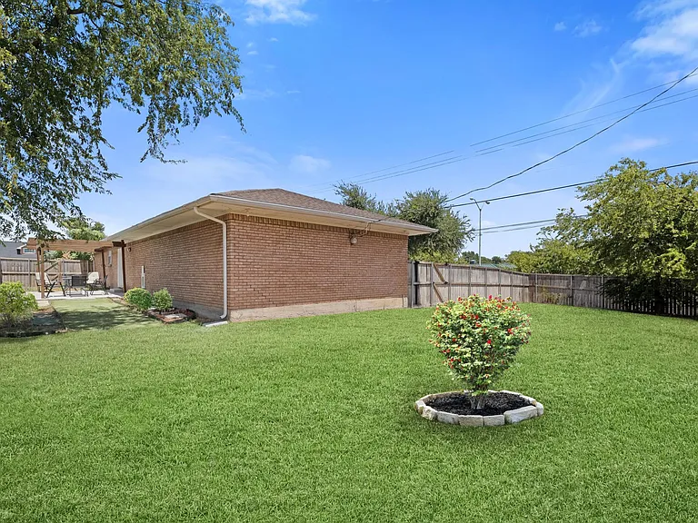 3364 Darvany Dr — Photo 28