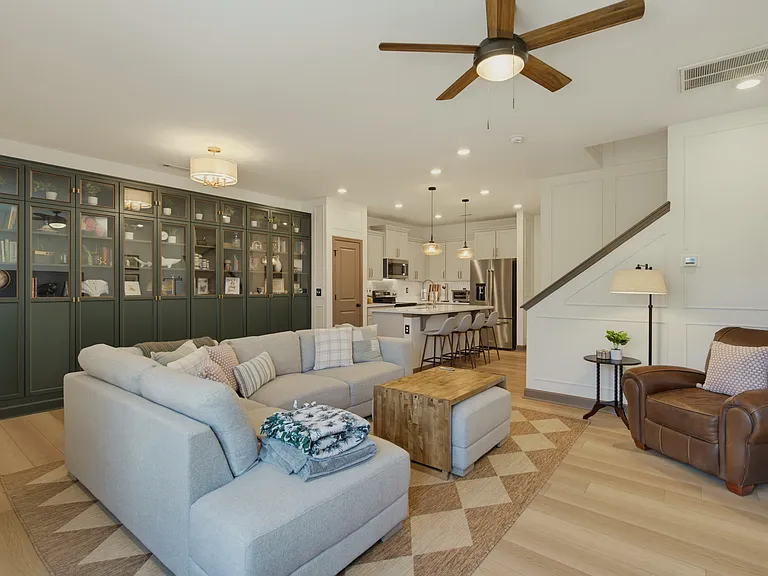 1517 Irving Hill Dr — Photo 8