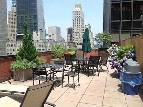 3rd image of 77 W 55th St APT 12J