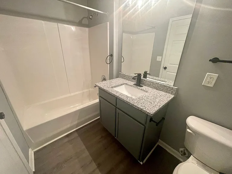 3 Bedroom 3 Bathroom Apartments, perfect for Roommates! — Photo 9
