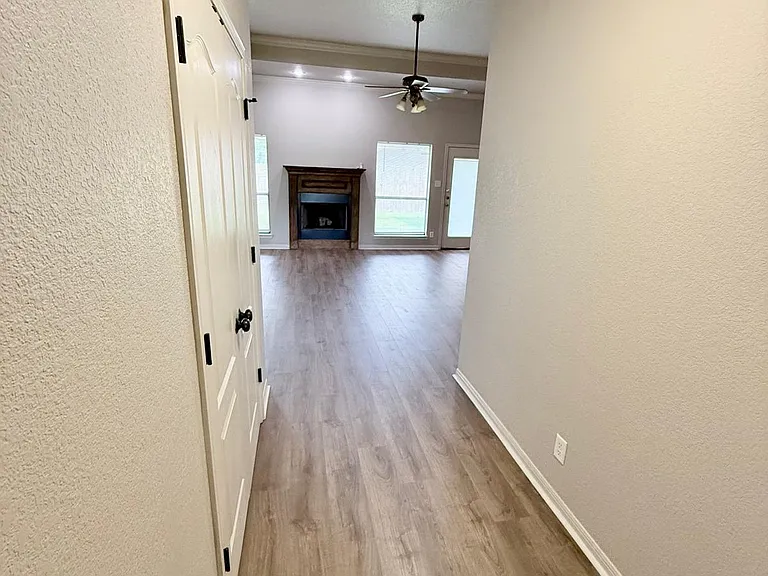 2708 Hydrangea Ave — Photo 2