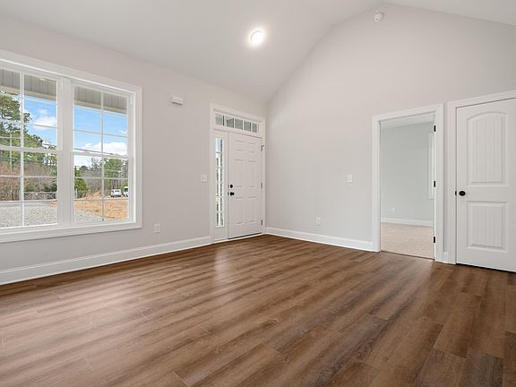 5th image of 374 Vicksboro Rd