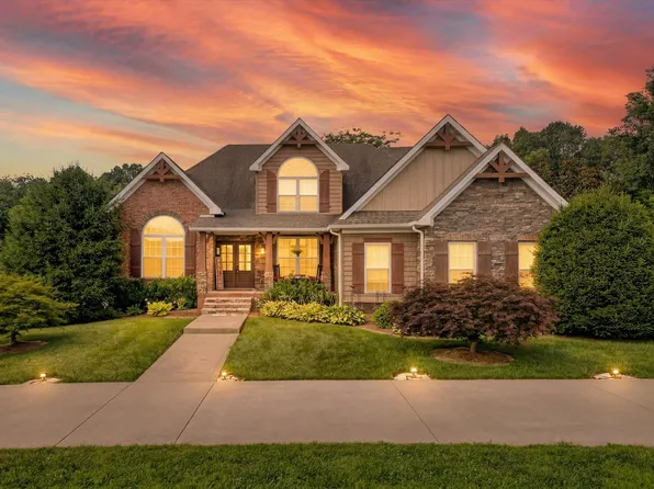 900 McClure Rd, Clarksville, TN 37040